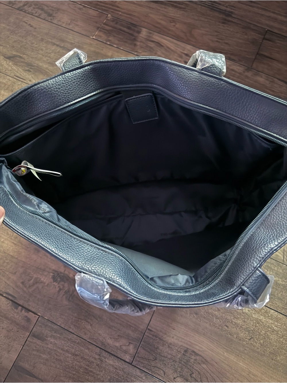 Kenneth Cole Reaction Computer Pebbled Tote - Picture 5 of 10